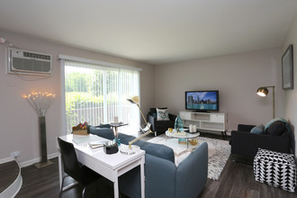 Westmont Village Apartments in Westmont, IL - Building Photo - Interior Photo