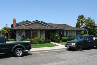 16611 Bartlett Ln in Huntington Beach, CA - Building Photo - Building Photo