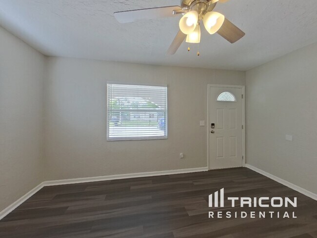 4933 12th Ave S in Gulfport, FL - Foto de edificio - Building Photo