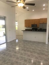 7252 Perennial Rd in North Port, FL - Foto de edificio - Building Photo