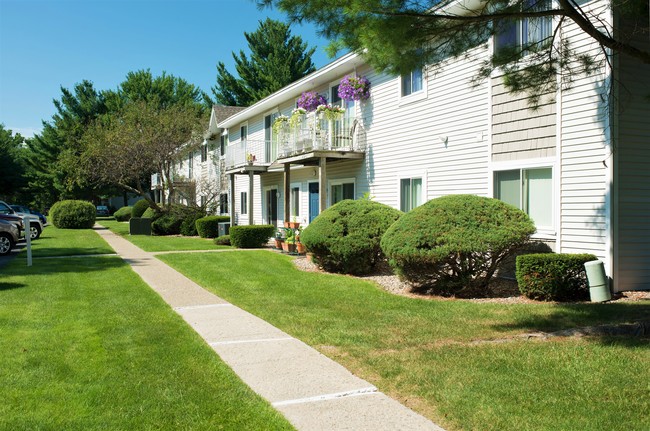 Horizon Ridge & The Hilltops in East Greenbush, NY - Building Photo - Building Photo