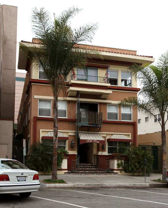 Holly House in Long Beach, CA - Foto de edificio