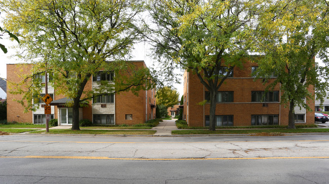 High Ridge Apartments in Wilmette, IL - Building Photo - Building Photo