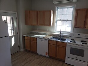 2 Bancroft Rd in Londonderry, NH - Building Photo - Building Photo