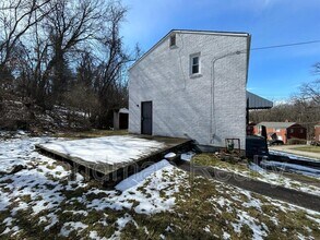 464 Elias Dr in Pittsburgh, PA - Building Photo - Building Photo