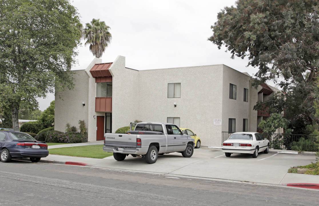 College Ave Apartment in San Diego, CA - Building Photo