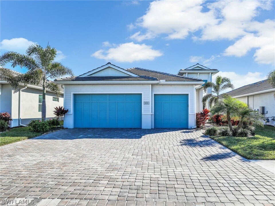 9288 Cayman Dr in Naples, FL - Building Photo