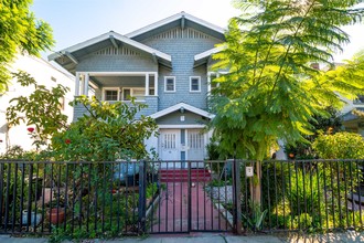 1406 Albany St in Los Angeles, CA - Building Photo - Building Photo