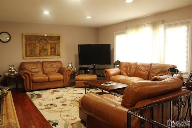 6 Marc Ct in Edison, NJ - Building Photo - Building Photo