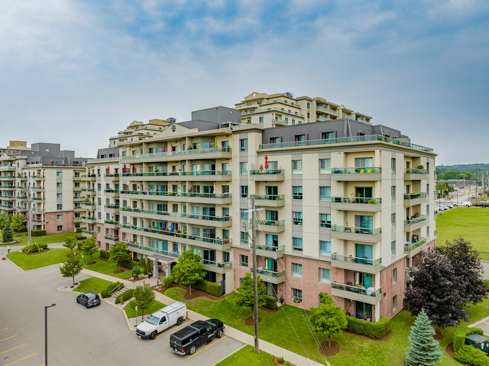 The Aster at the Royal Gardens in Burlington, ON - Building Photo