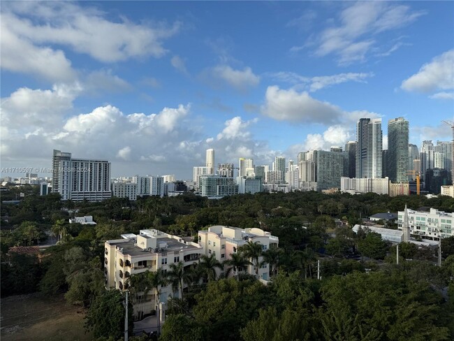 1901 Brickell Ave, Unit B1508 in Miami, FL - Building Photo - Building Photo