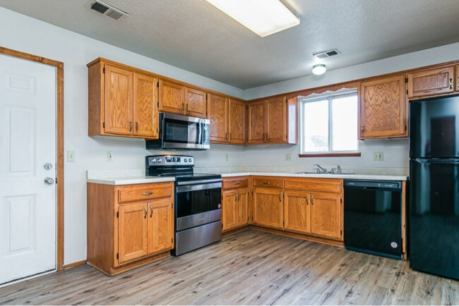 1514 Colorado St in Manhattan, KS - Building Photo - Building Photo