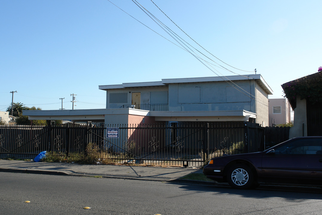 680 Harbour Way in Richmond, CA - Foto de edificio