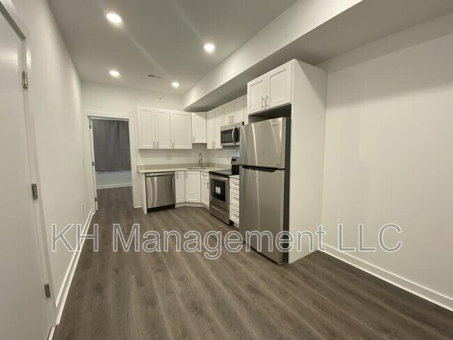 property at 4936 W Thompson St