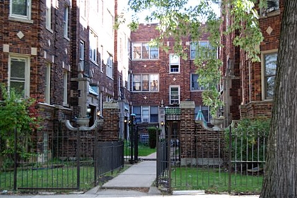 Albany Park Courtyard Apartment in Chicago, IL - Building Photo - Building Photo