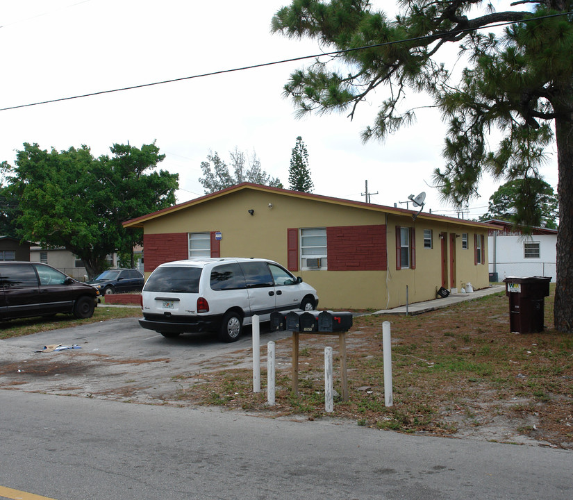 1527-1529 NW 7th St in Fort Lauderdale, FL - Building Photo