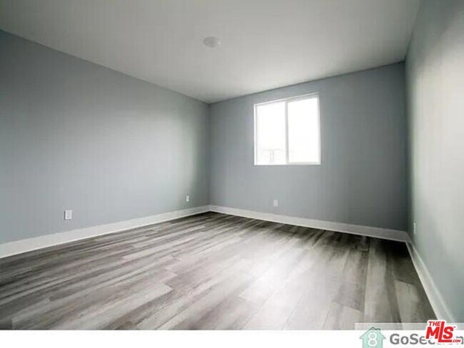property at 11164 S Figueroa St