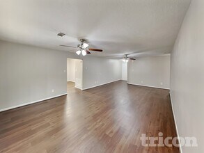 28707 Binefield St in Spring, TX - Foto de edificio - Building Photo