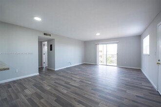 4111 Stirling Rd, Unit 509 in Davie, FL - Building Photo - Building Photo