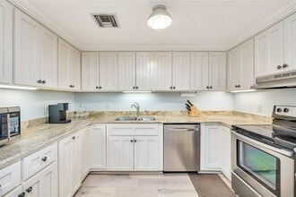 1 Marina Dr in St. Simons Island, GA - Building Photo - Building Photo