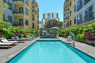 889 Date St in San Diego, CA - Building Photo