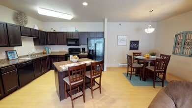 Stonebridge Villas in Minot, ND - Foto de edificio - Interior Photo
