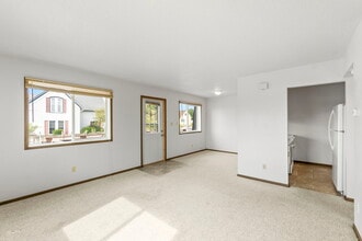 810 E 18th St, Unit 810 in Cedar Falls, IA - Building Photo - Building Photo