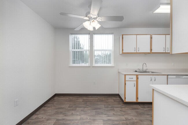 Masters Apartments in Aloha, OR - Building Photo - Interior Photo