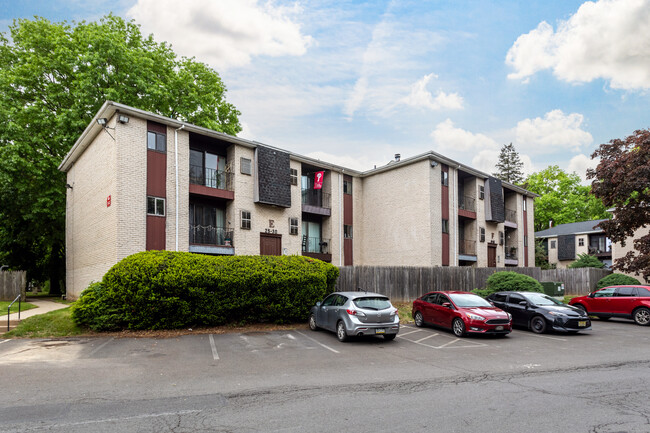 Bentley Square Condominiums in Philadelphia, PA - Building Photo - Building Photo