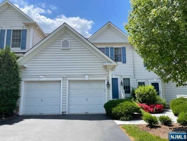 43 Thistle Dr in Paramus, NJ - Building Photo