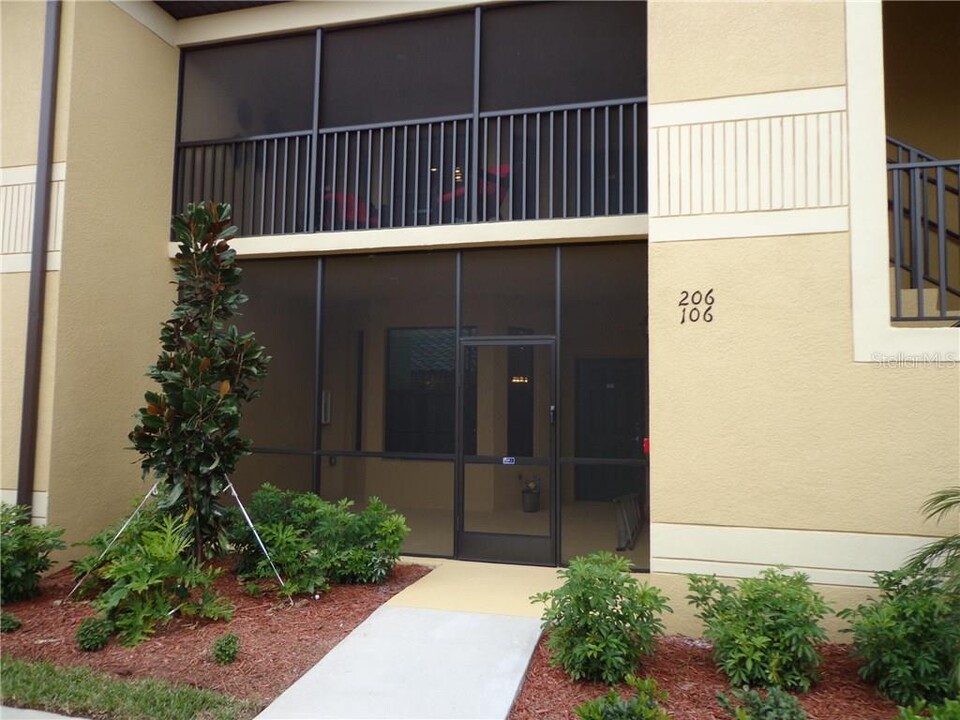 6715 Grand Estuary Trail in Bradenton, FL - Foto de edificio