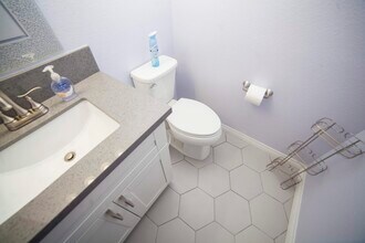 20651 Roscoe Blvd, Unit B in Winnetka, CA - Building Photo - Building Photo