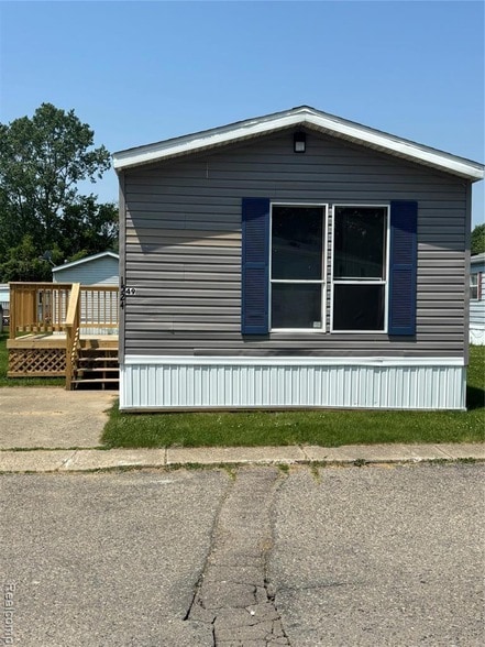 1524 Crescent Ln Dr in Flint, MI - Building Photo - Building Photo
