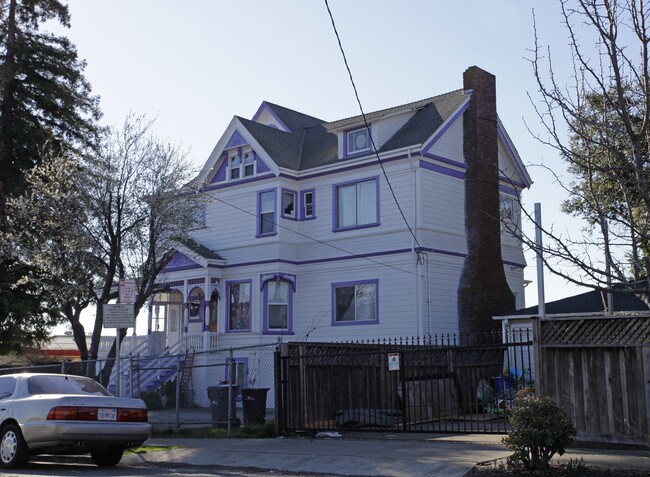 2383 E 27th St in Oakland, CA - Building Photo - Building Photo