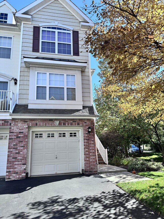 property at 2 Elco Ct