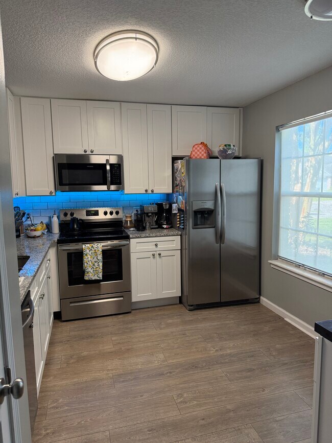 3839 Union Pacific Dr E in Jacksonville, FL - Building Photo - Building Photo