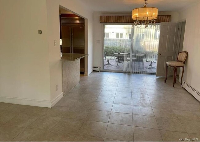 12 Chadwick Rd in Great Neck, NY - Building Photo - Building Photo