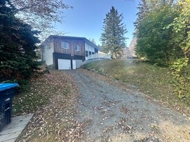 142 Bunker Hill Cir in Plainfield, VT - Building Photo