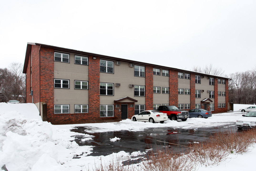 Brittany Court Apartments in Menomonie, WI - Building Photo