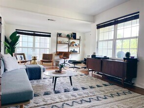 3305 Larry Ln in Austin, TX - Building Photo - Building Photo