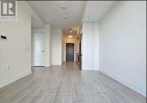 5858 Yonge St in Toronto, ON - Building Photo