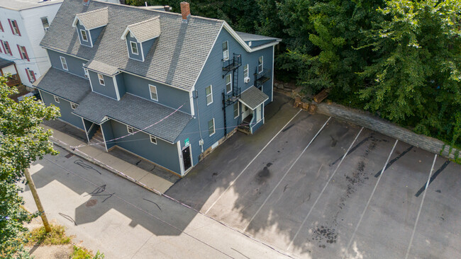 Perham Street in Nashua, NH - Foto de edificio - Building Photo