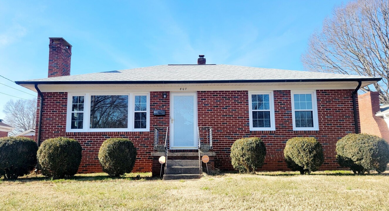 807 Everett St in Burlington, NC - Building Photo