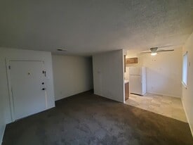 The Cove Apartments in Sacramento, CA - Building Photo