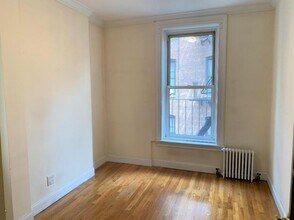 137 W 82 St in New York, NY - Building Photo - Building Photo