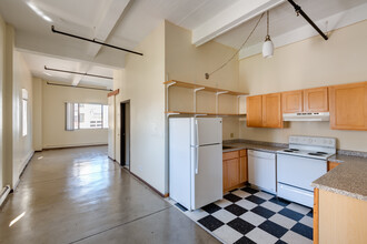 Riverside Lofts in Milwaukee, WI - Building Photo - Interior Photo