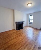 East 84th Street, Unit 3K in New York, NY - Building Photo