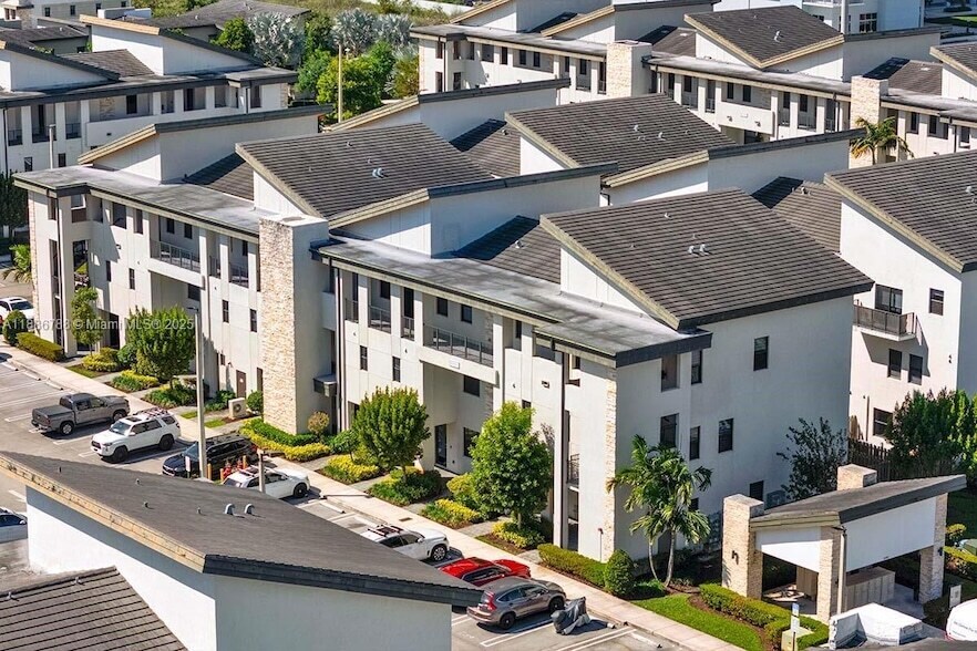 10449 NW 82nd St, Unit 33 in Doral, FL - Foto de edificio