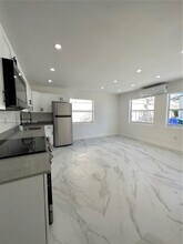 1975 NW 24th Ct-Unit -1977 in Miami, FL - Building Photo - Building Photo