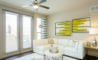 1300 N Post Oak Rd in Houston, TX - Building Photo